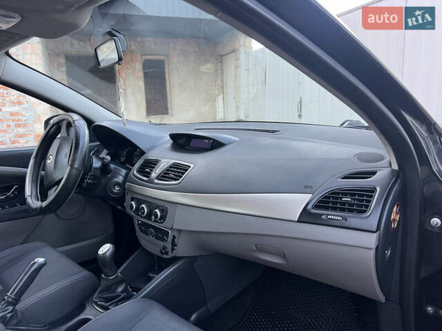 Черный Рено Флюенс, объемом двигателя 1.6 л и пробегом 336 тыс. км за 4250 $, фото 21 на Automoto.ua