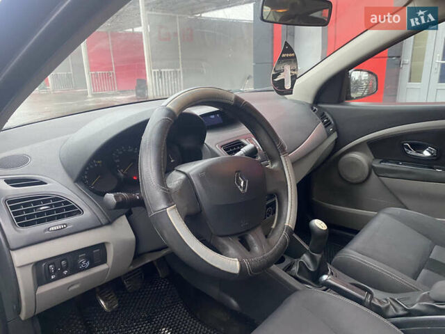 Черный Рено Флюенс, объемом двигателя 1.6 л и пробегом 335 тыс. км за 3650 $, фото 18 на Automoto.ua