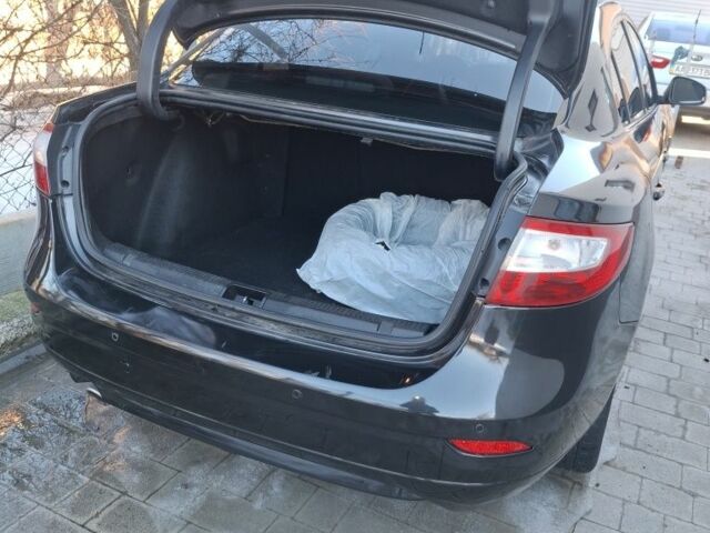 Черный Рено Флюенс, объемом двигателя 2 л и пробегом 170 тыс. км за 6226 $, фото 2 на Automoto.ua