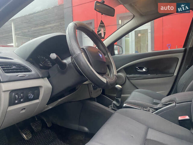 Черный Рено Флюенс, объемом двигателя 1.6 л и пробегом 335 тыс. км за 3650 $, фото 16 на Automoto.ua