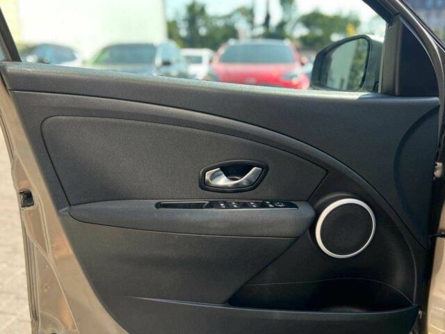 Коричневый Рено Флюенс, объемом двигателя 1.5 л и пробегом 208 тыс. км за 7200 $, фото 7 на Automoto.ua