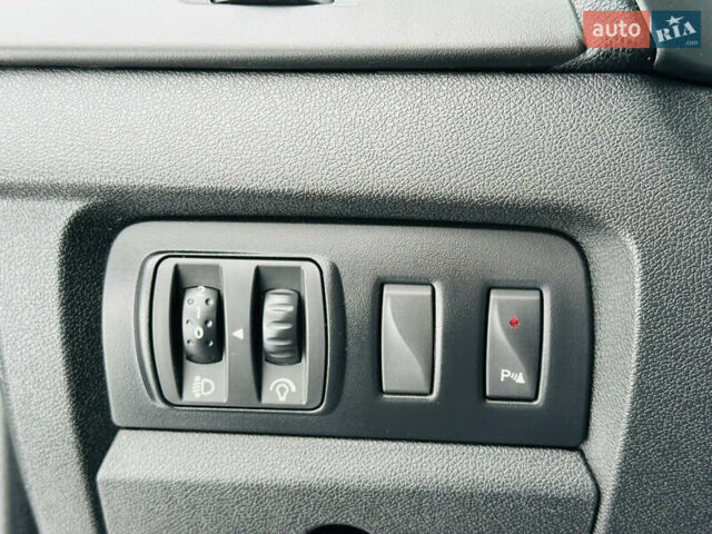 Коричневый Рено Флюенс, объемом двигателя 1.6 л и пробегом 115 тыс. км за 7900 $, фото 34 на Automoto.ua