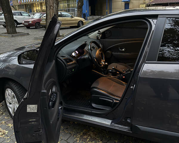 Коричневий Рено Флюенс, об'ємом двигуна 1.6 л та пробігом 253 тис. км за 6700 $, фото 5 на Automoto.ua