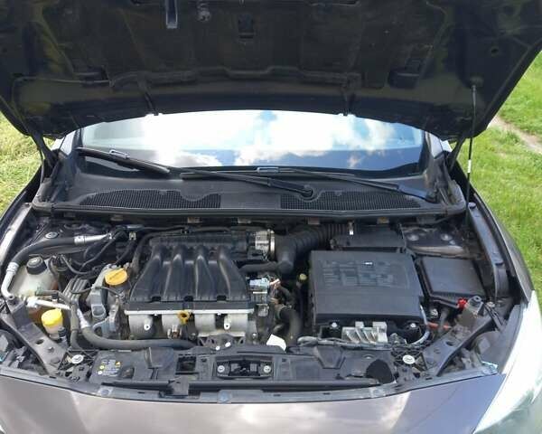 Рено Флюенс 2013 в Вараш (Кузнецовск) на Automoto.ua Коричневый Рено Флюенс, объемом двигателя 2 л и пробегом 53 тыс. км за 10300 $, фото 15 на Automoto.ua