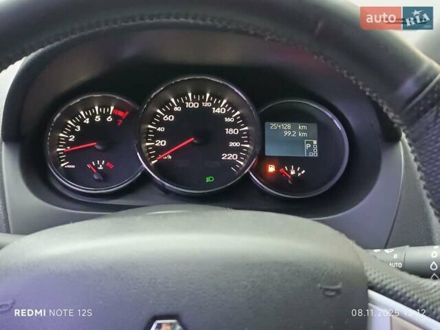 Червоний Рено Флюенс, об'ємом двигуна 1.6 л та пробігом 255 тис. км за 7400 $, фото 18 на Automoto.ua