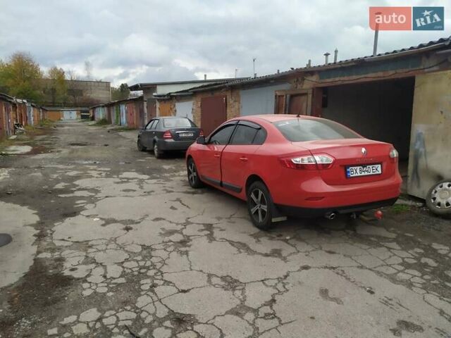Красный Рено Флюенс, объемом двигателя 1.5 л и пробегом 314 тыс. км за 8000 $, фото 3 на Automoto.ua