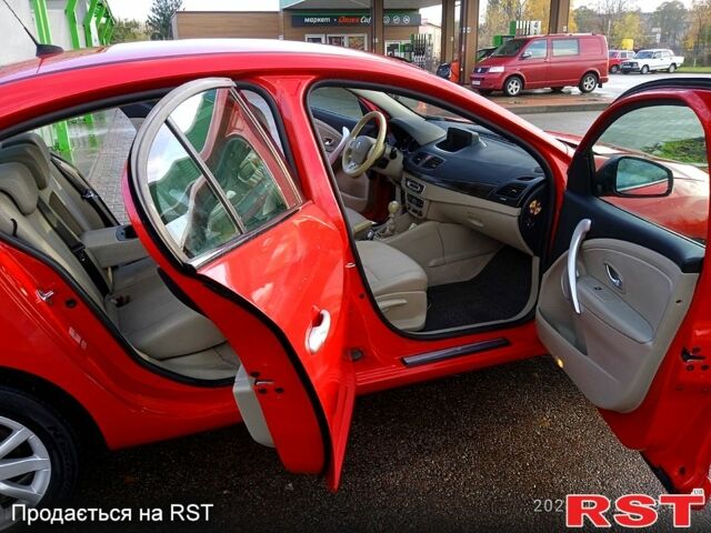 Красный Рено Флюенс, объемом двигателя 1.5 л и пробегом 230 тыс. км за 5950 $, фото 8 на Automoto.ua
