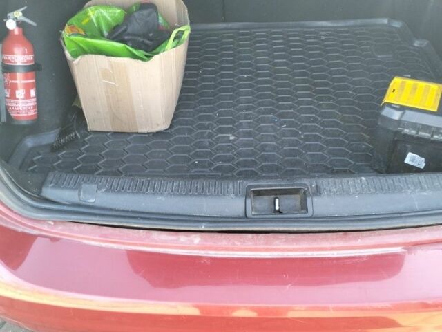 Красный Рено Флюенс, объемом двигателя 1.5 л и пробегом 220 тыс. км за 5500 $, фото 15 на Automoto.ua