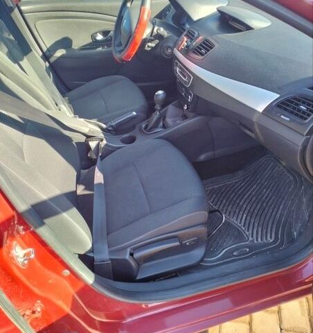 Червоний Рено Флюенс, об'ємом двигуна 1.5 л та пробігом 220 тис. км за 5500 $, фото 7 на Automoto.ua