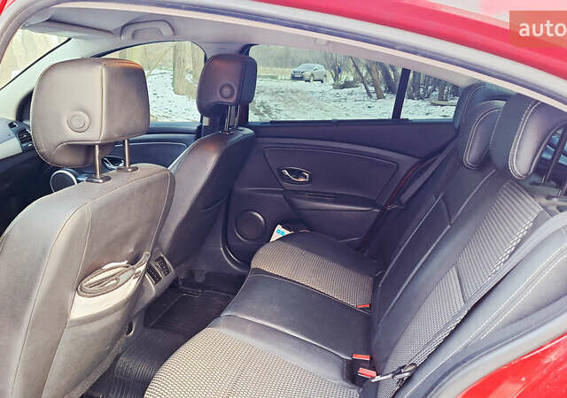 Красный Рено Флюенс, объемом двигателя 1.6 л и пробегом 215 тыс. км за 5900 $, фото 5 на Automoto.ua