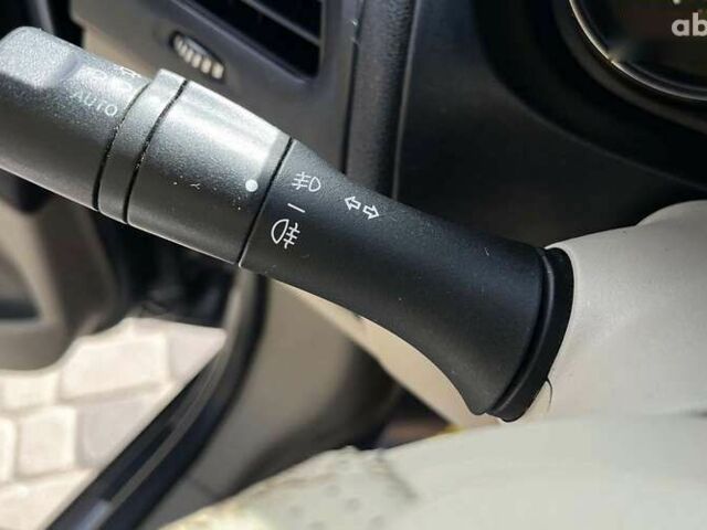 Рено Флюенс, объемом двигателя 1.6 л и пробегом 144 тыс. км за 6500 $, фото 14 на Automoto.ua