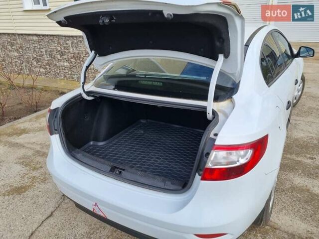 Рено Флюенс, объемом двигателя 1.6 л и пробегом 161 тыс. км за 7100 $, фото 4 на Automoto.ua