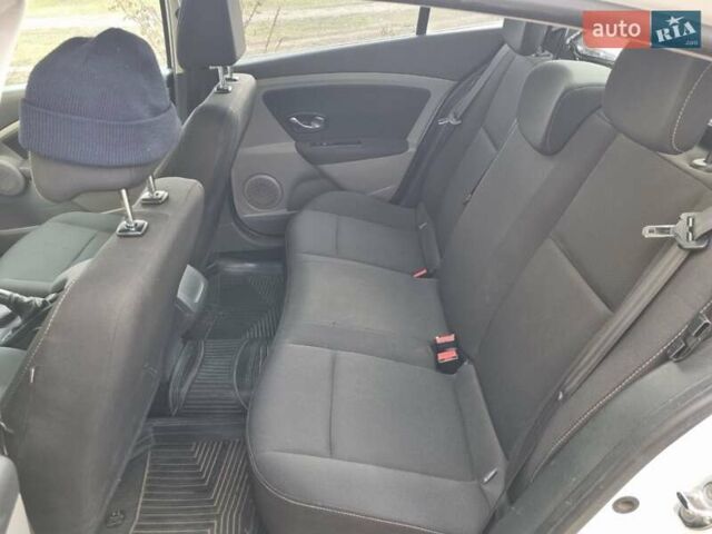 Рено Флюенс, объемом двигателя 1.6 л и пробегом 161 тыс. км за 7100 $, фото 7 на Automoto.ua