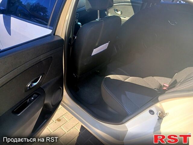 Рено Флюенс, об'ємом двигуна 2 л та пробігом 125 тис. км за 8000 $, фото 10 на Automoto.ua