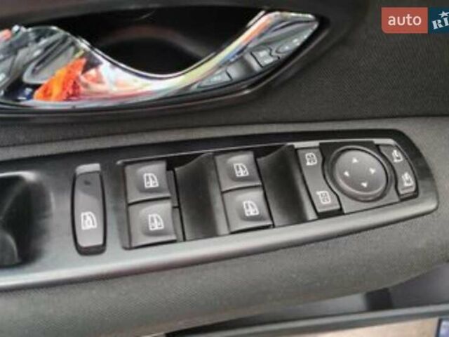 Рено Флюенс, объемом двигателя 1.6 л и пробегом 172 тыс. км за 7100 $, фото 16 на Automoto.ua