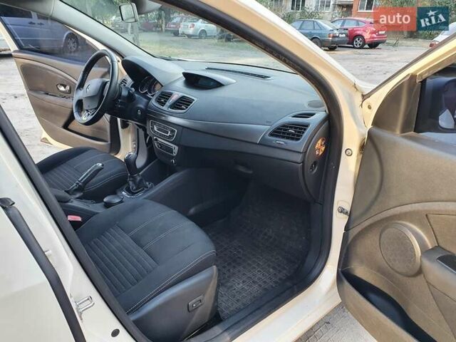 Рено Флюенс, об'ємом двигуна 1.6 л та пробігом 189 тис. км за 6500 $, фото 17 на Automoto.ua