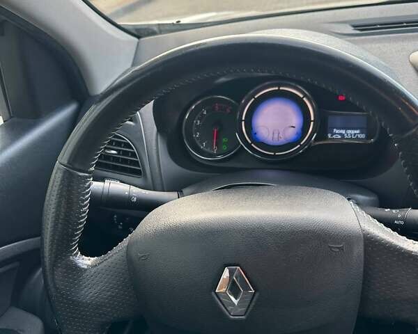 Рено Флюенс, объемом двигателя 1.46 л и пробегом 190 тыс. км за 7300 $, фото 12 на Automoto.ua