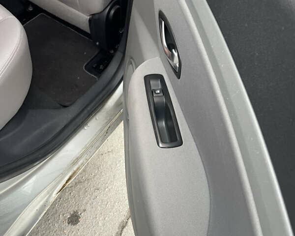 Сірий Рено Флюенс, об'ємом двигуна 1.6 л та пробігом 177 тис. км за 5950 $, фото 25 на Automoto.ua