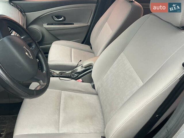 Сірий Рено Флюенс, об'ємом двигуна 1.6 л та пробігом 177 тис. км за 5950 $, фото 21 на Automoto.ua