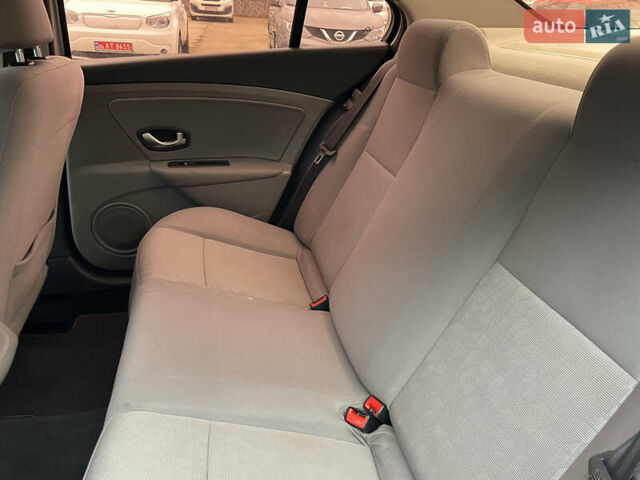 Сірий Рено Флюенс, об'ємом двигуна 1.6 л та пробігом 177 тис. км за 5950 $, фото 22 на Automoto.ua