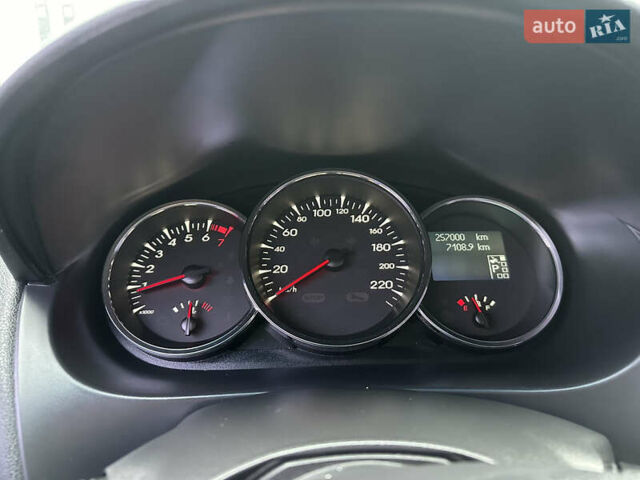 Сірий Рено Флюенс, об'ємом двигуна 1.6 л та пробігом 259 тис. км за 4500 $, фото 17 на Automoto.ua