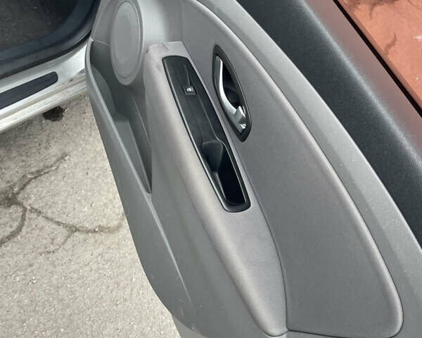 Сірий Рено Флюенс, об'ємом двигуна 1.6 л та пробігом 177 тис. км за 5950 $, фото 24 на Automoto.ua