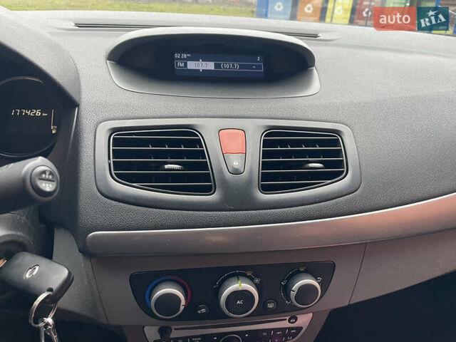 Сірий Рено Флюенс, об'ємом двигуна 1.6 л та пробігом 177 тис. км за 5950 $, фото 20 на Automoto.ua