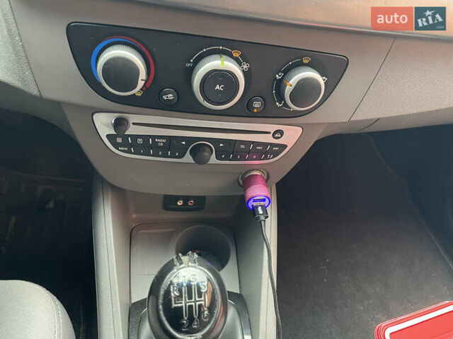 Сірий Рено Флюенс, об'ємом двигуна 1.6 л та пробігом 177 тис. км за 5950 $, фото 19 на Automoto.ua