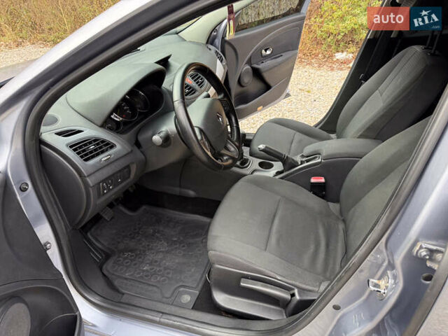 Серый Рено Флюенс, объемом двигателя 1.5 л и пробегом 212 тыс. км за 5950 $, фото 23 на Automoto.ua