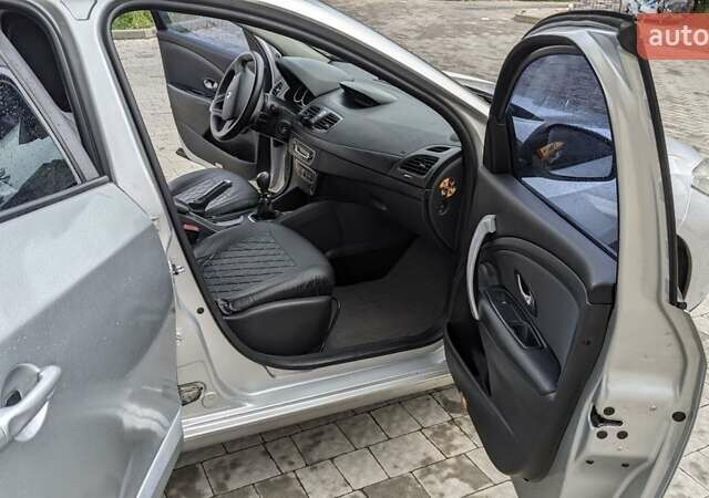 Сірий Рено Флюенс, об'ємом двигуна 1.46 л та пробігом 280 тис. км за 6300 $, фото 14 на Automoto.ua