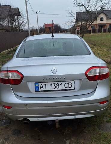 Серый Рено Флюенс, объемом двигателя 1.6 л и пробегом 300 тыс. км за 5800 $, фото 8 на Automoto.ua