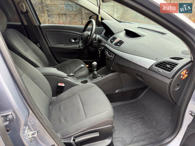 Серый Рено Флюенс, объемом двигателя 1.5 л и пробегом 212 тыс. км за 5950 $, фото 22 на Automoto.ua