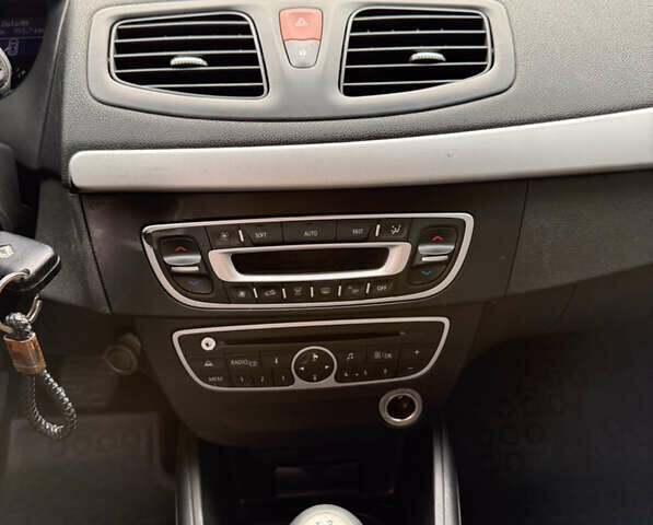 Серый Рено Флюенс, объемом двигателя 1.5 л и пробегом 212 тыс. км за 5950 $, фото 25 на Automoto.ua