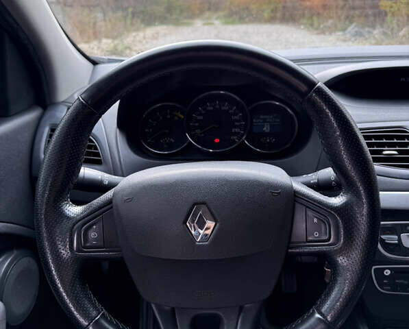 Серый Рено Флюенс, объемом двигателя 1.5 л и пробегом 212 тыс. км за 5950 $, фото 15 на Automoto.ua