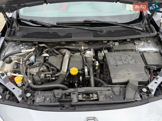 Серый Рено Флюенс, объемом двигателя 1.5 л и пробегом 212 тыс. км за 5950 $, фото 27 на Automoto.ua