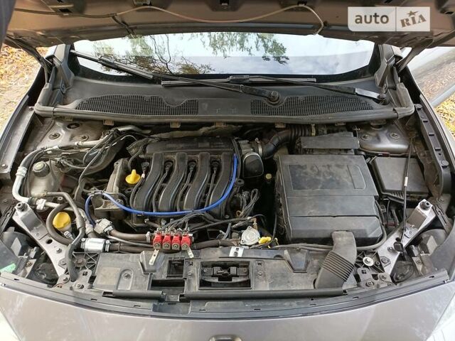 Серый Рено Флюенс, объемом двигателя 1.6 л и пробегом 216 тыс. км за 6400 $, фото 3 на Automoto.ua