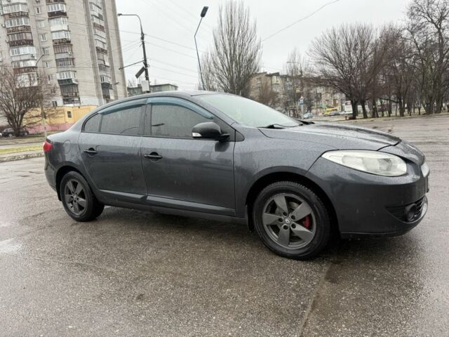 Серый Рено Флюенс, объемом двигателя 1.6 л и пробегом 190 тыс. км за 5700 $, фото 4 на Automoto.ua