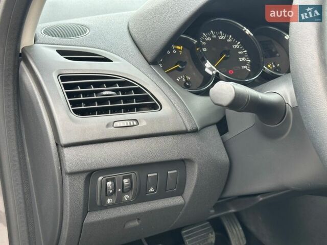 Сірий Рено Флюенс, об'ємом двигуна 1.6 л та пробігом 217 тис. км за 6550 $, фото 42 на Automoto.ua