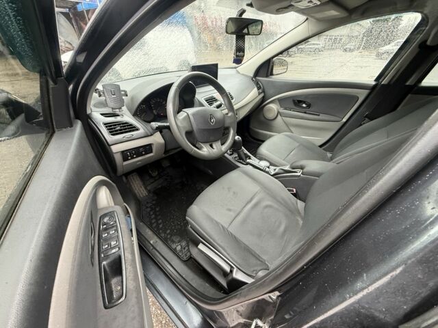 Серый Рено Флюенс, объемом двигателя 1.6 л и пробегом 190 тыс. км за 5700 $, фото 13 на Automoto.ua