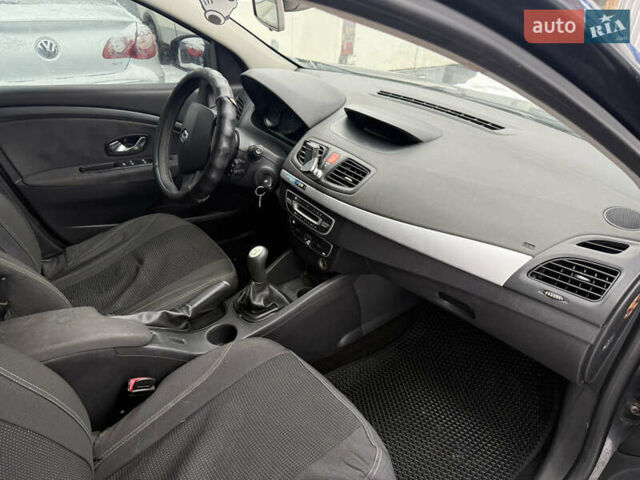 Серый Рено Флюенс, объемом двигателя 1.6 л и пробегом 300 тыс. км за 2999 $, фото 18 на Automoto.ua