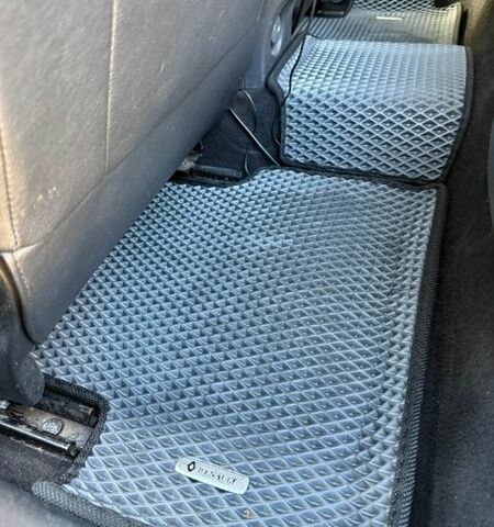 Сірий Рено Флюенс, об'ємом двигуна 1.46 л та пробігом 280 тис. км за 6500 $, фото 10 на Automoto.ua