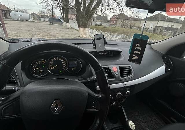 Серый Рено Флюенс, объемом двигателя 1.6 л и пробегом 346 тыс. км за 6000 $, фото 5 на Automoto.ua