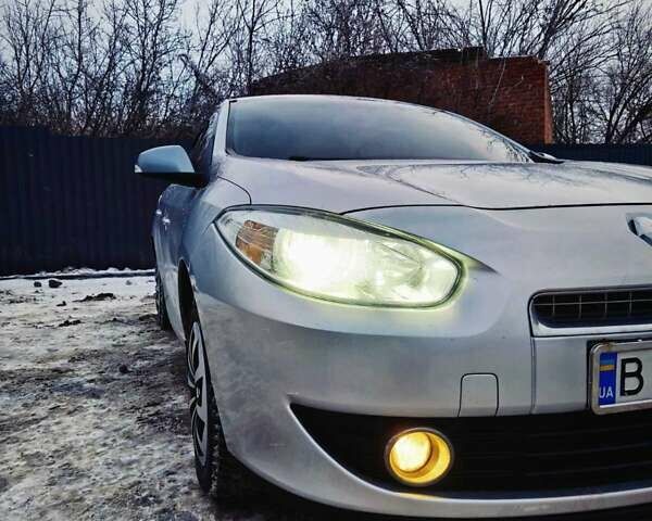 Серый Рено Флюенс, объемом двигателя 1.5 л и пробегом 245 тыс. км за 5600 $, фото 6 на Automoto.ua