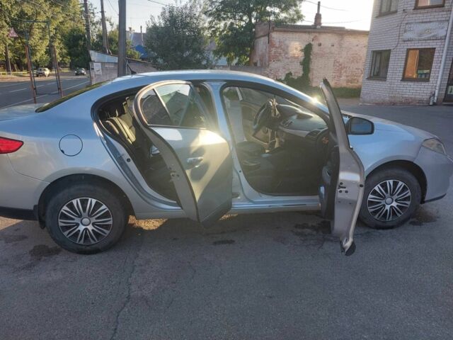 Серый Рено Флюенс, объемом двигателя 1.5 л и пробегом 228 тыс. км за 6000 $, фото 7 на Automoto.ua