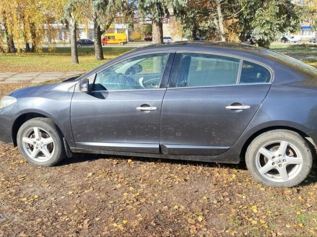 Серый Рено Флюенс, объемом двигателя 1.5 л и пробегом 300 тыс. км за 6000 $, фото 4 на Automoto.ua