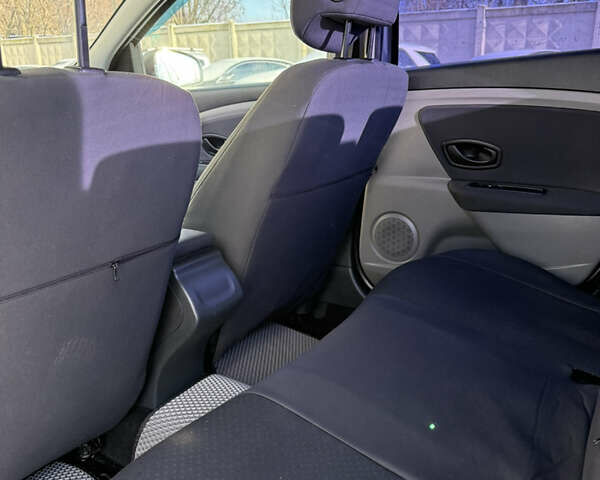 Сірий Рено Флюенс, об'ємом двигуна 1.6 л та пробігом 92 тис. км за 6400 $, фото 8 на Automoto.ua