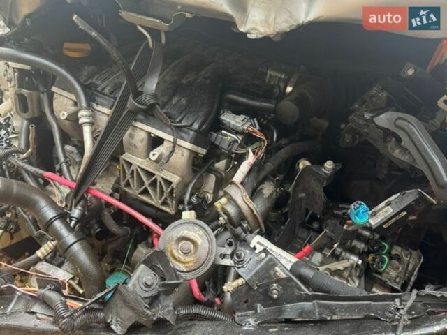 Сірий Рено Флюенс, об'ємом двигуна 2 л та пробігом 96 тис. км за 3000 $, фото 14 на Automoto.ua