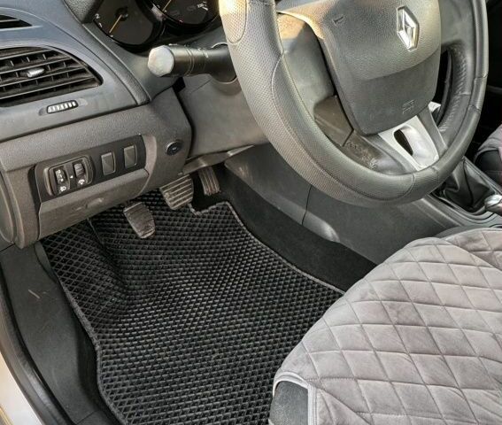 Серый Рено Флюенс, объемом двигателя 1.6 л и пробегом 272 тыс. км за 5200 $, фото 5 на Automoto.ua