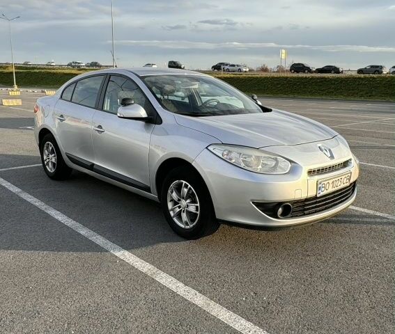 Серый Рено Флюенс, объемом двигателя 1.6 л и пробегом 272 тыс. км за 5200 $, фото 2 на Automoto.ua