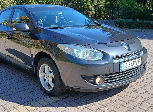 Сірий Рено Флюенс, об'ємом двигуна 1.6 л та пробігом 400 тис. км за 5650 $, фото 1 на Automoto.ua